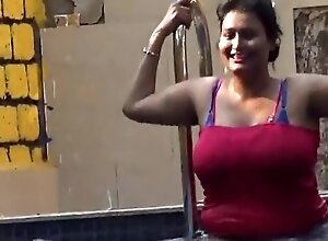 Swimming Pool Me Mooti Gand Ko Chod Diya